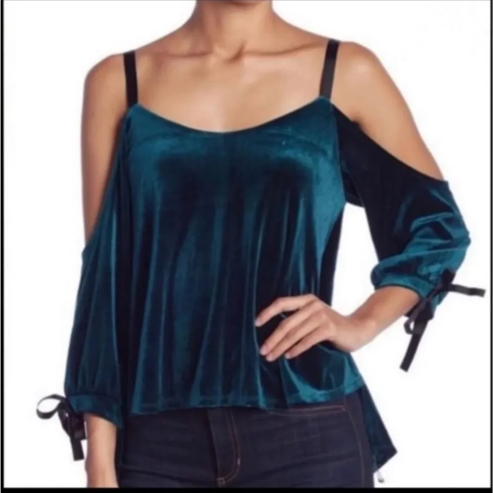 NWT ROMEO + JULIET - Cold Shoulder Velvet Split Back Top - Ink Green S - Picture 2 of 3